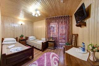 Отель Villa Anet Буковель Стандартный двухместный номер с 1 кроватью или 2 отдельными кроватями-4